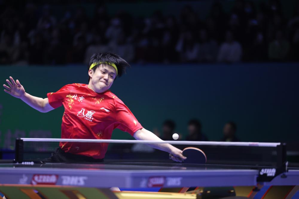 利物浦发角球期间 萨拉赫和亨德森聊了很久