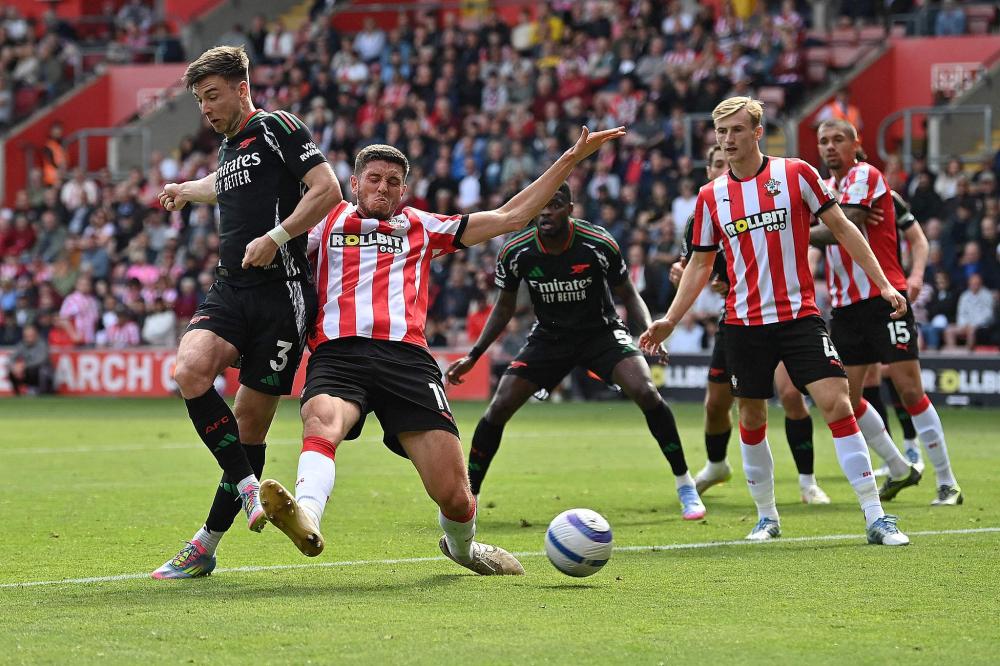 日职联战报：莱奥、知念庆破门，鹿岛鹿角2-1横滨FC